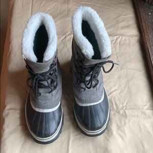 Sorel Caribou women’s boot size 8.5. Gray Black.